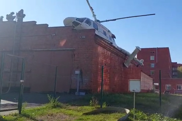 Вертолет санитарной авиации совершил жесткую посадку на территории больницы в Ижевске